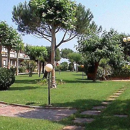 Aparthotel Casa Vacanza Con Accesso Diretto In Spiaggia Silvi Marina