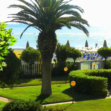 Aparthotel Casa Vacanza Con Accesso Diretto In Spiaggia