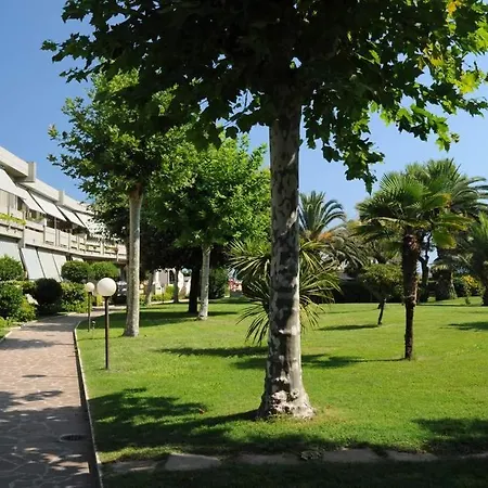 Casa Con Accesso Diretto In アパートホテル *