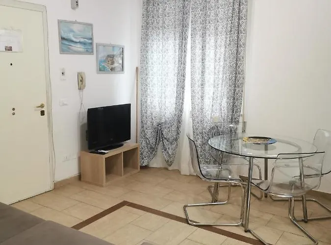 Casa Con Accesso Diretto In アパートホテル シルヴィ・マリーナ