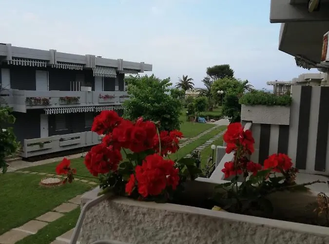 Casa Con Accesso Diretto In アパートホテル *